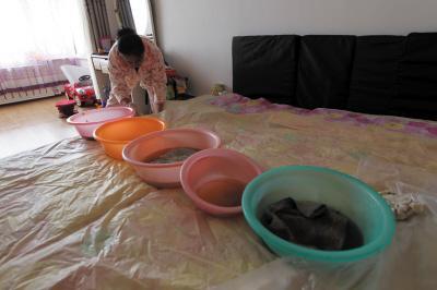 长葛楼上漏水，住户失联，小区没物管，业主维权难！律师来支招……